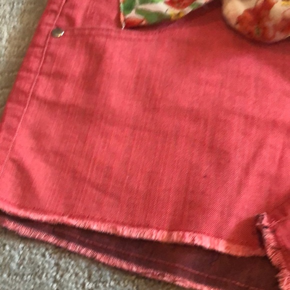 Fovever 21 red/pink cut off shorts size 28 - Picture 3 of 4